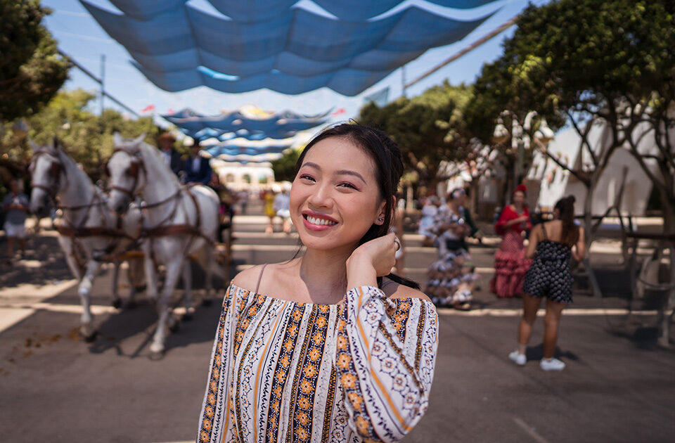 Smiling Filipina woman in a public plaza representing Filipino culture and social etiquette