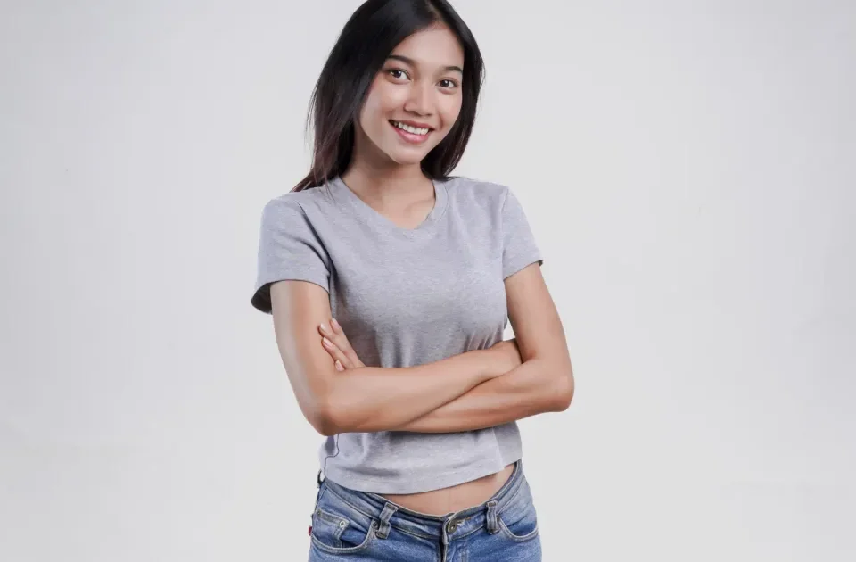 Confident Filipina woman smiling, reflecting warmth and approachability for online dating