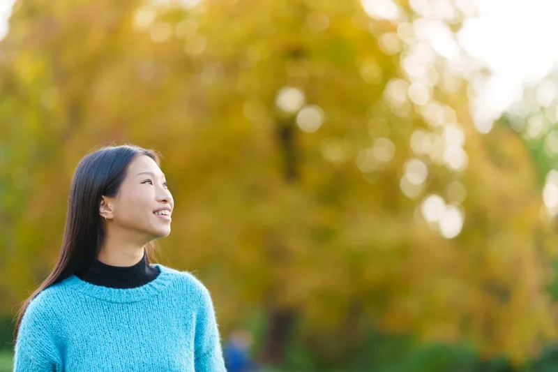 Woman looking upward thoughtfully in nature, reflecting on meaningful dating choices